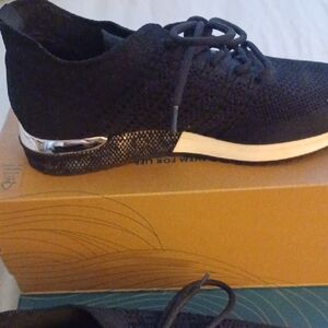 14th & Union Womens Black Sneakers with Silver Accent